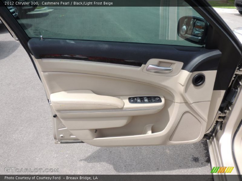 Cashmere Pearl / Black/Light Frost Beige 2012 Chrysler 300