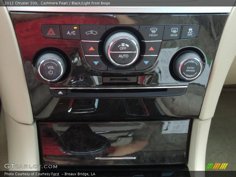 Cashmere Pearl / Black/Light Frost Beige 2012 Chrysler 300