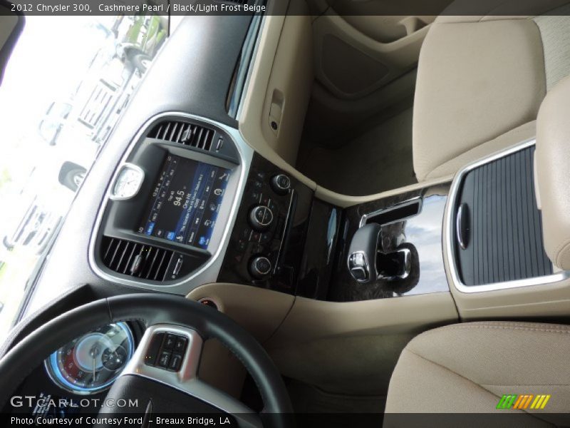 Cashmere Pearl / Black/Light Frost Beige 2012 Chrysler 300