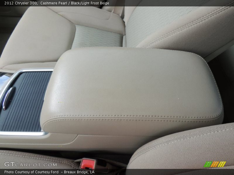 Cashmere Pearl / Black/Light Frost Beige 2012 Chrysler 300