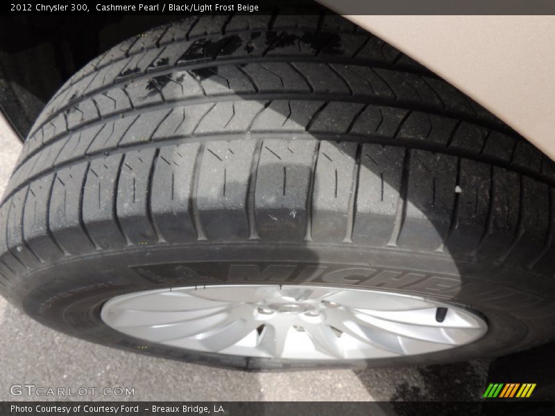 Cashmere Pearl / Black/Light Frost Beige 2012 Chrysler 300