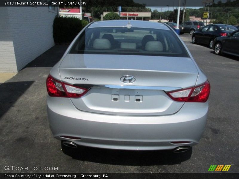 Radiant Silver / Gray 2013 Hyundai Sonata SE