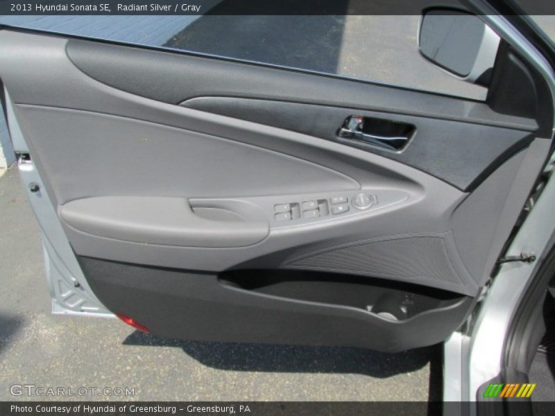 Radiant Silver / Gray 2013 Hyundai Sonata SE