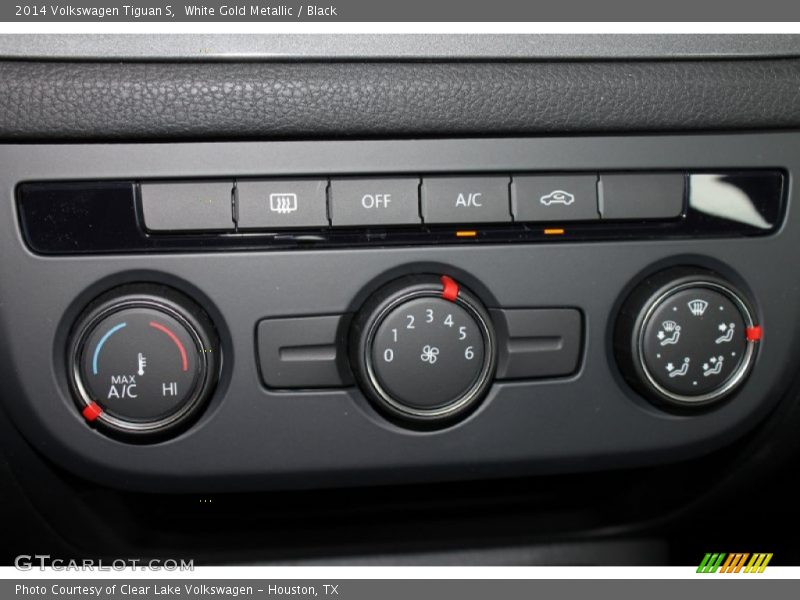 Controls of 2014 Tiguan S