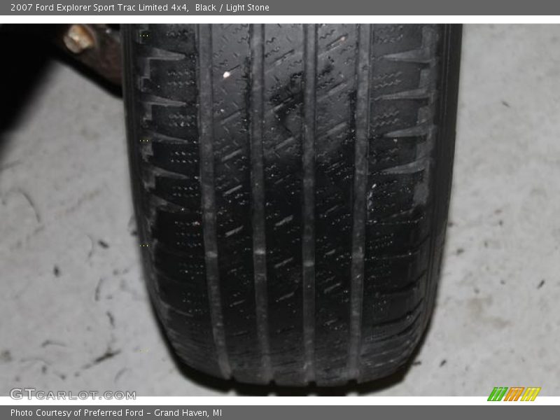 Black / Light Stone 2007 Ford Explorer Sport Trac Limited 4x4