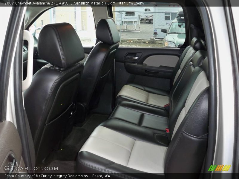 Silver Birch Metallic / Light Titanium/Ebony 2007 Chevrolet Avalanche Z71 4WD