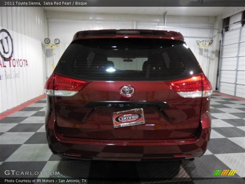 Salsa Red Pearl / Bisque 2011 Toyota Sienna