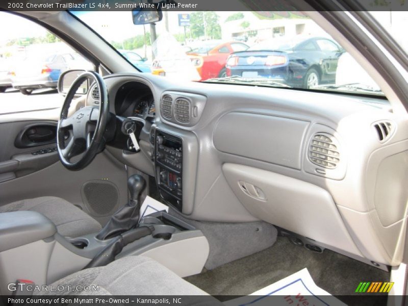 Summit White / Light Pewter 2002 Chevrolet TrailBlazer LS 4x4