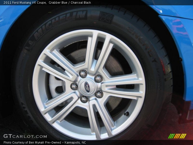 Grabber Blue / Charcoal Black 2011 Ford Mustang V6 Coupe