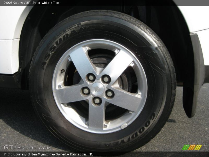 Polar White / Tan 2006 Saturn VUE