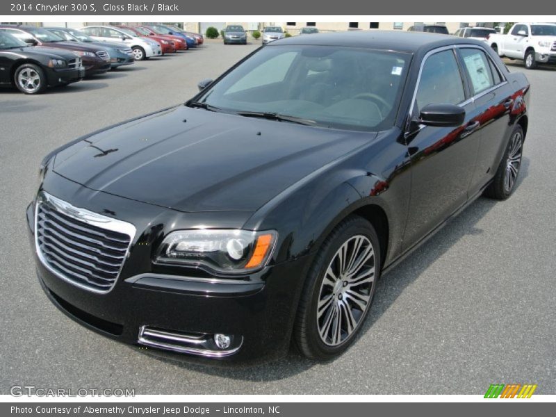 Front 3/4 View of 2014 300 S