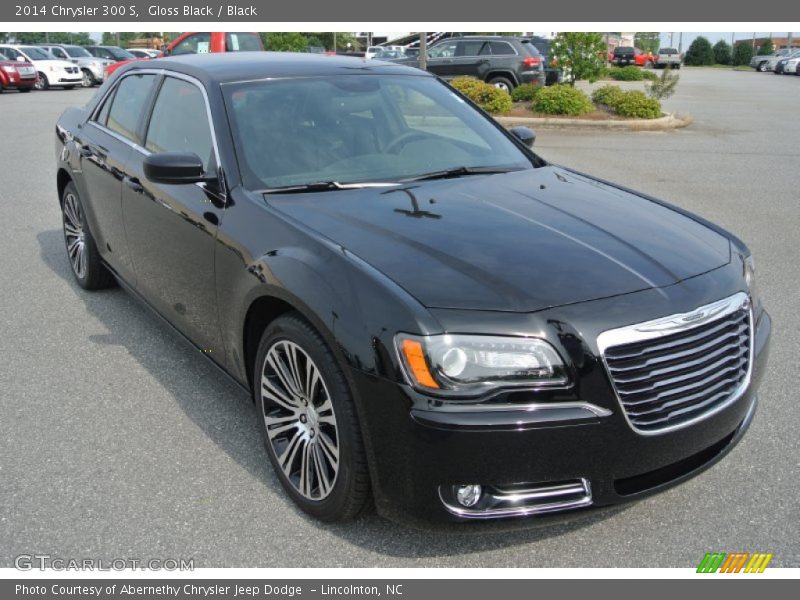 Front 3/4 View of 2014 300 S