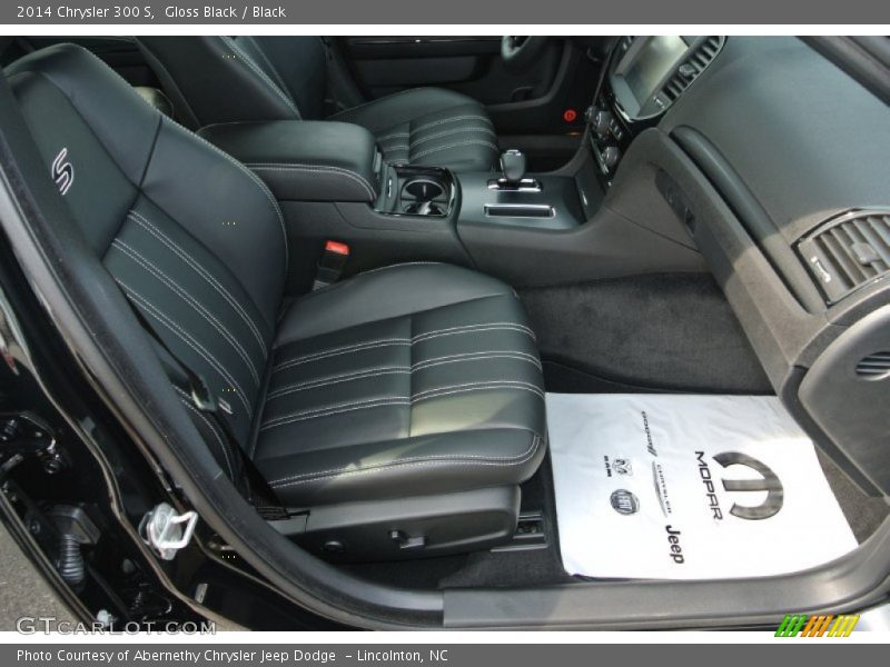Front Seat of 2014 300 S