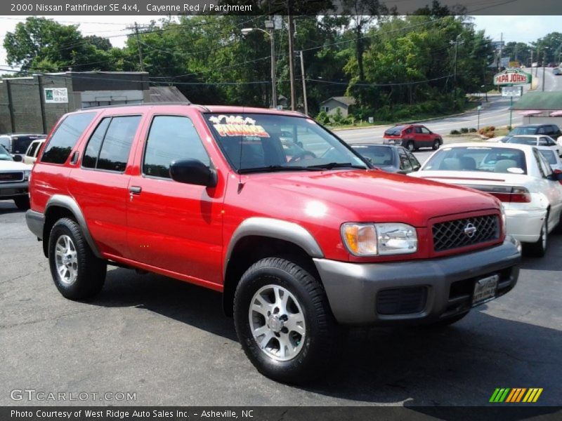 Cayenne Red / Parchment 2000 Nissan Pathfinder SE 4x4