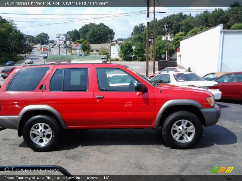 Cayenne Red / Parchment 2000 Nissan Pathfinder SE 4x4