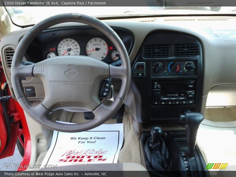 Cayenne Red / Parchment 2000 Nissan Pathfinder SE 4x4
