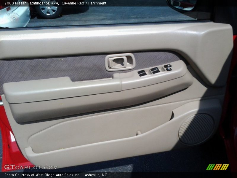 Cayenne Red / Parchment 2000 Nissan Pathfinder SE 4x4