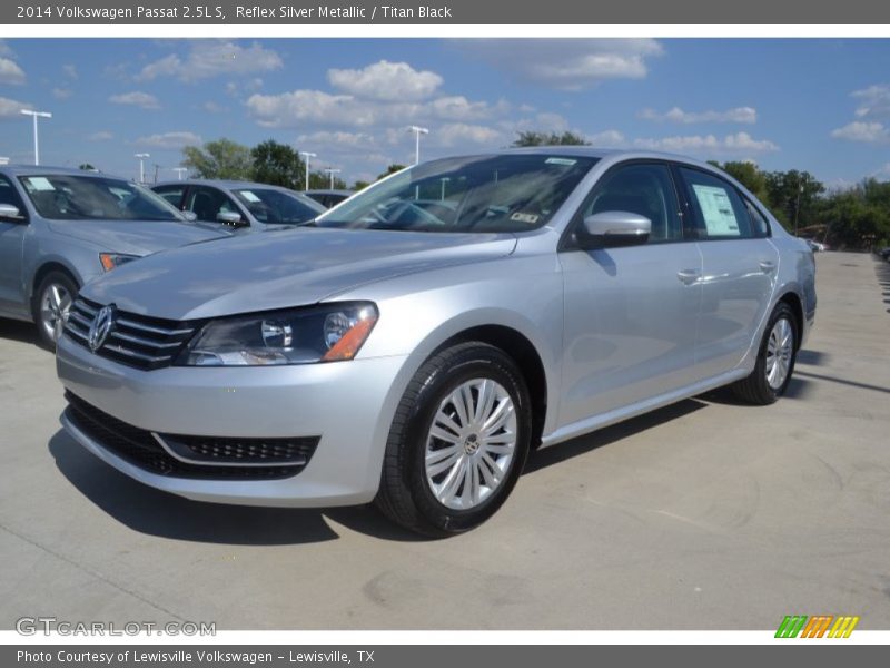 Front 3/4 View of 2014 Passat 2.5L S