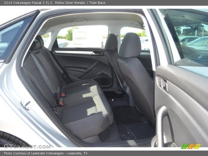 Reflex Silver Metallic / Titan Black 2014 Volkswagen Passat 2.5L S