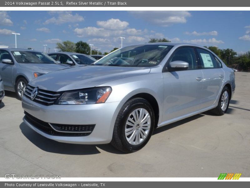 Front 3/4 View of 2014 Passat 2.5L S