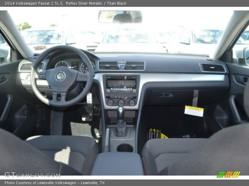 Dashboard of 2014 Passat 2.5L S