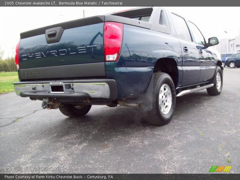 Bermuda Blue Metallic / Tan/Neutral 2005 Chevrolet Avalanche LT