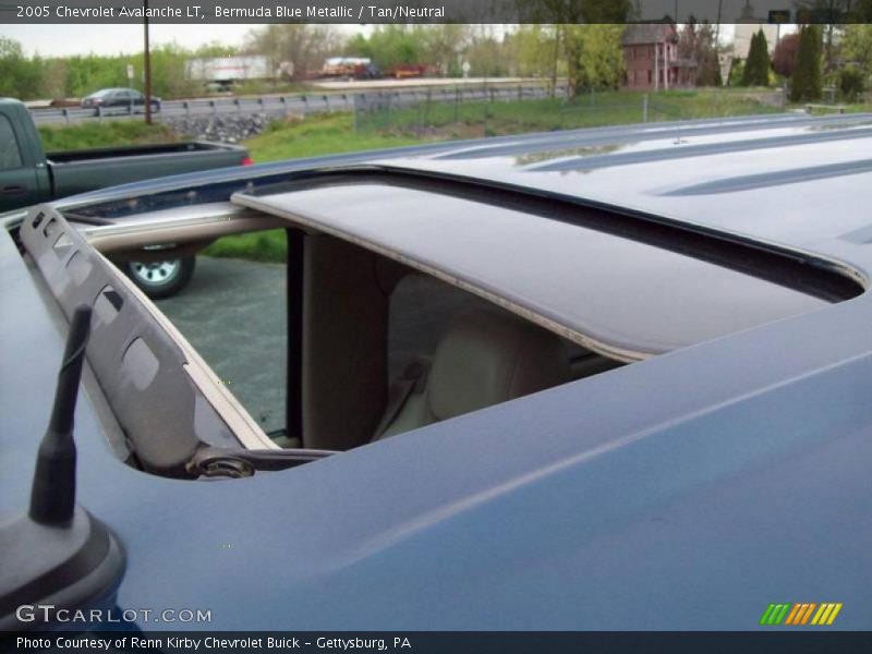 Bermuda Blue Metallic / Tan/Neutral 2005 Chevrolet Avalanche LT
