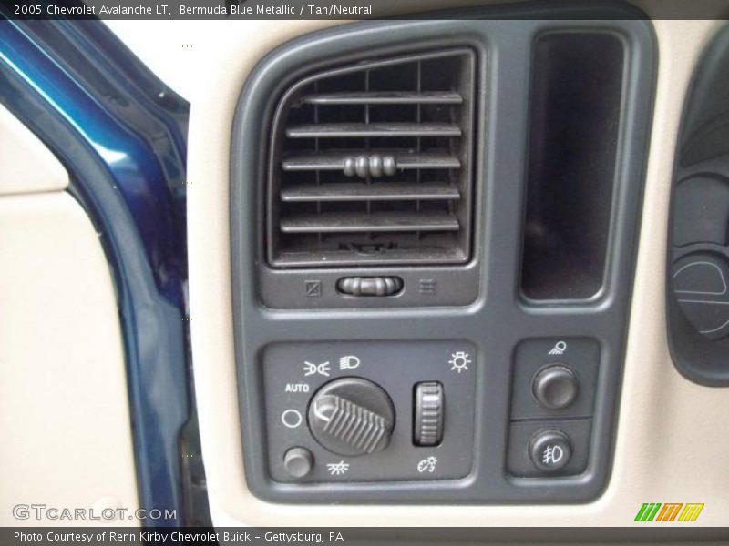 Bermuda Blue Metallic / Tan/Neutral 2005 Chevrolet Avalanche LT