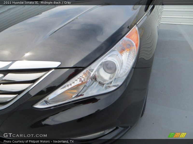 Midnight Black / Gray 2011 Hyundai Sonata SE