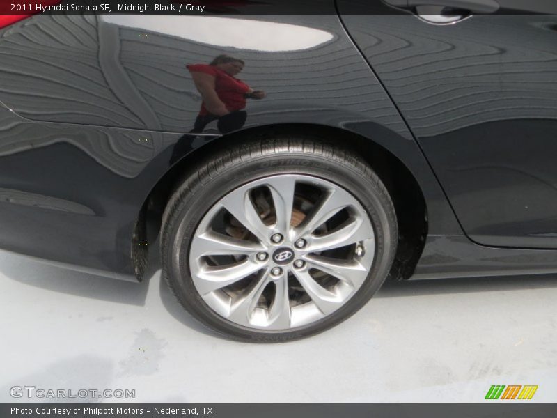 Midnight Black / Gray 2011 Hyundai Sonata SE