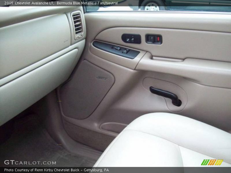 Bermuda Blue Metallic / Tan/Neutral 2005 Chevrolet Avalanche LT