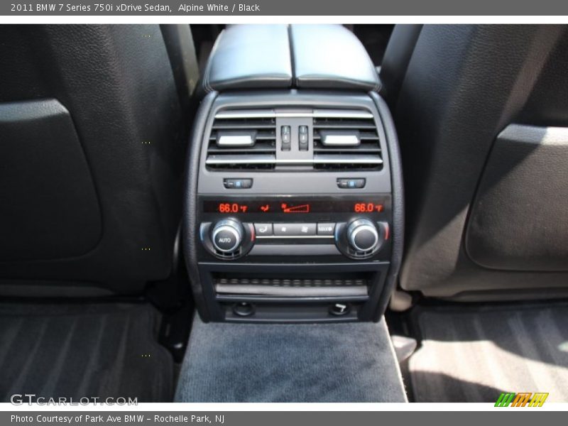 Alpine White / Black 2011 BMW 7 Series 750i xDrive Sedan