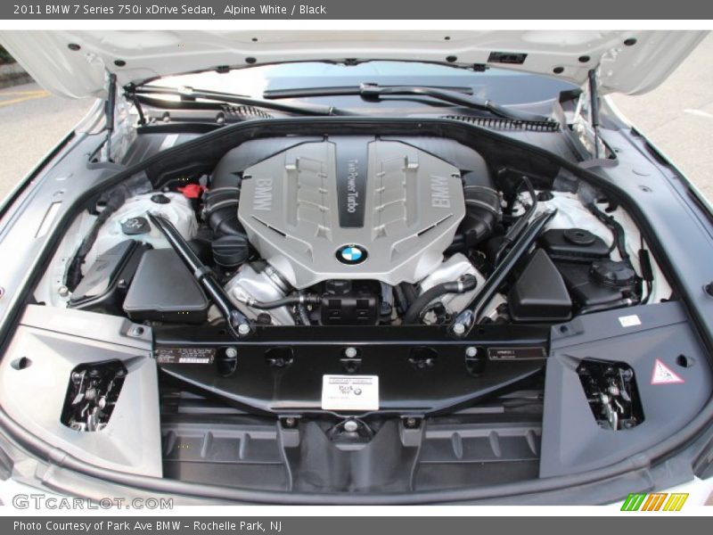 Alpine White / Black 2011 BMW 7 Series 750i xDrive Sedan