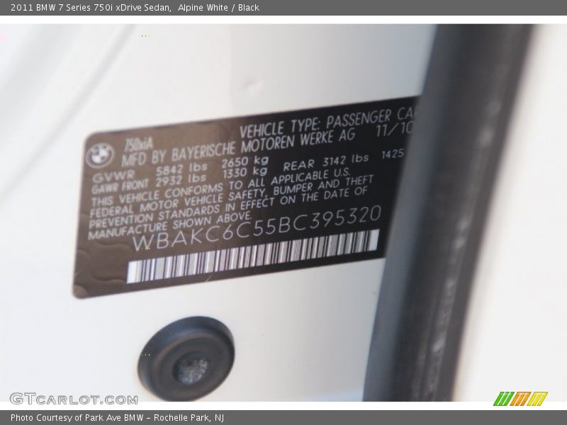 Alpine White / Black 2011 BMW 7 Series 750i xDrive Sedan