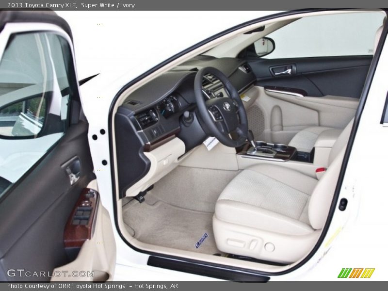 Super White / Ivory 2013 Toyota Camry XLE
