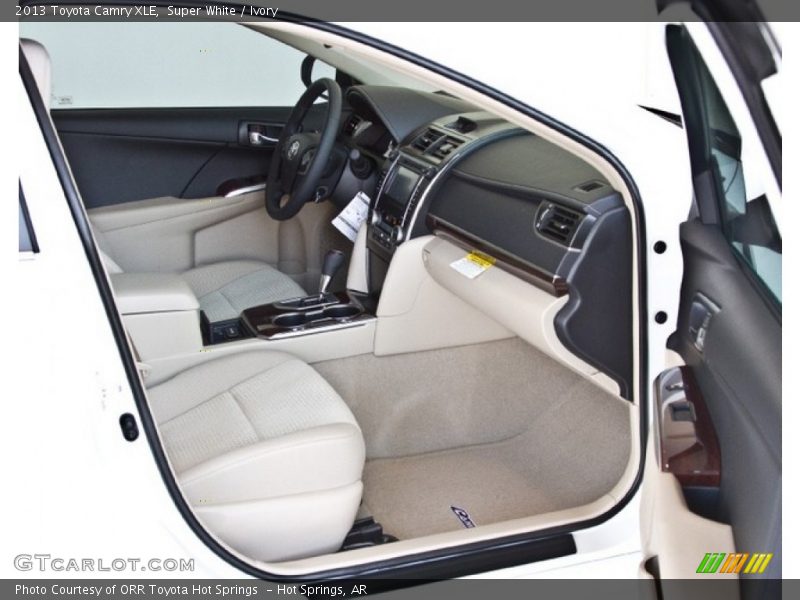 Super White / Ivory 2013 Toyota Camry XLE