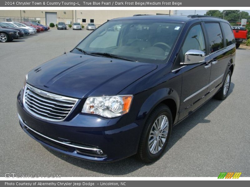 Front 3/4 View of 2014 Town & Country Touring-L