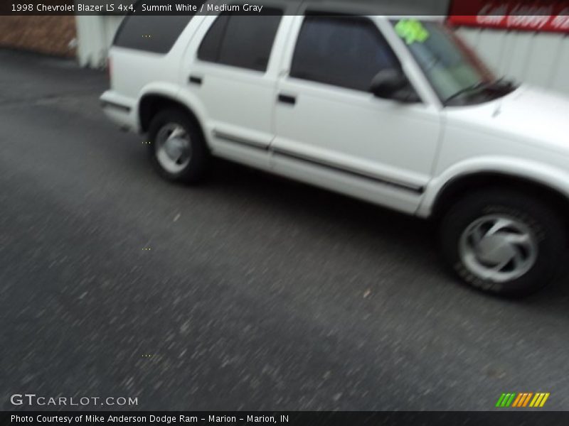 Summit White / Medium Gray 1998 Chevrolet Blazer LS 4x4