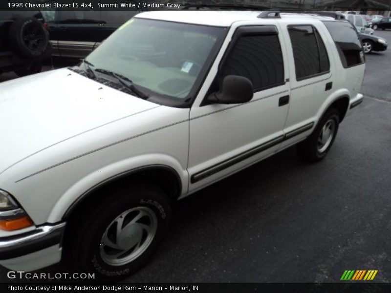 Summit White / Medium Gray 1998 Chevrolet Blazer LS 4x4