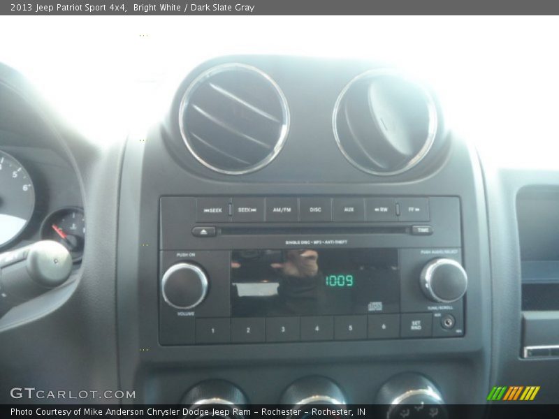 Bright White / Dark Slate Gray 2013 Jeep Patriot Sport 4x4