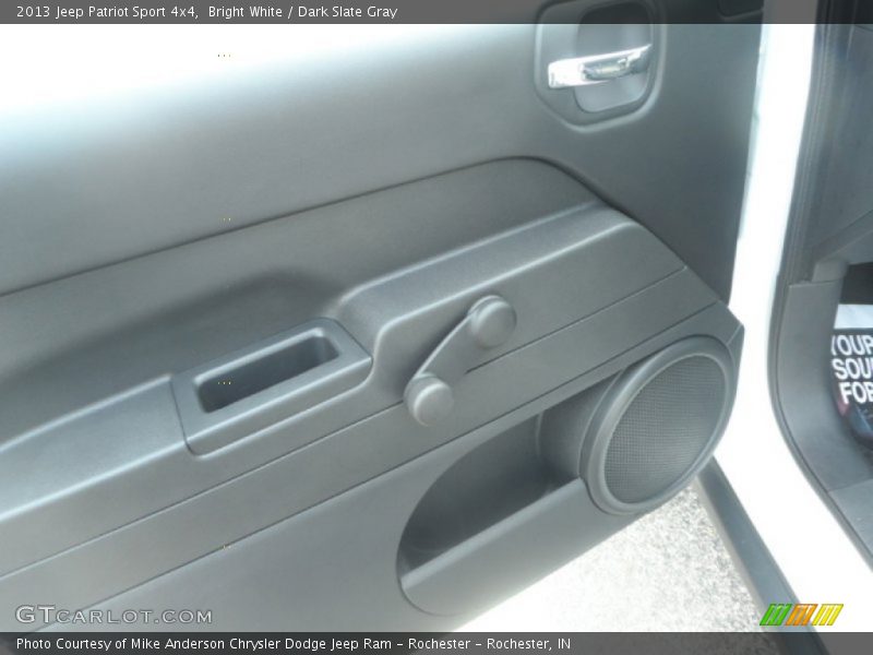 Bright White / Dark Slate Gray 2013 Jeep Patriot Sport 4x4