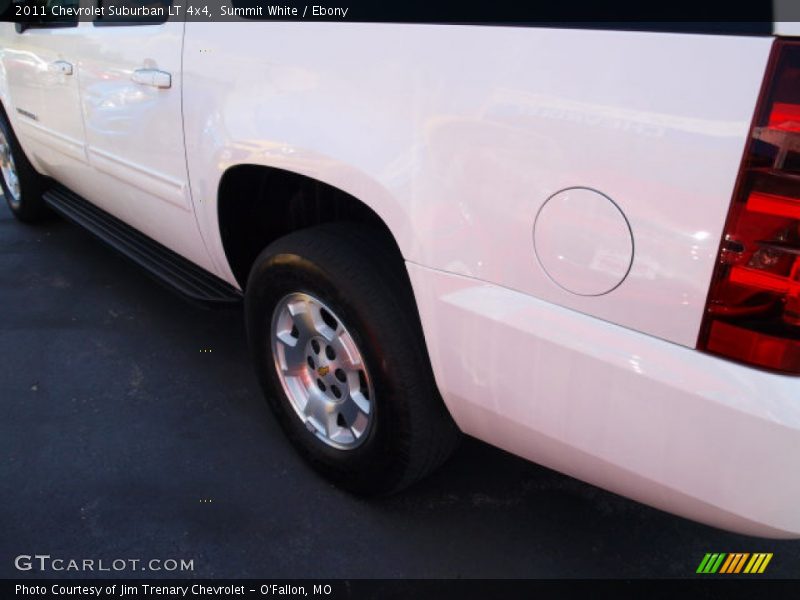 Summit White / Ebony 2011 Chevrolet Suburban LT 4x4