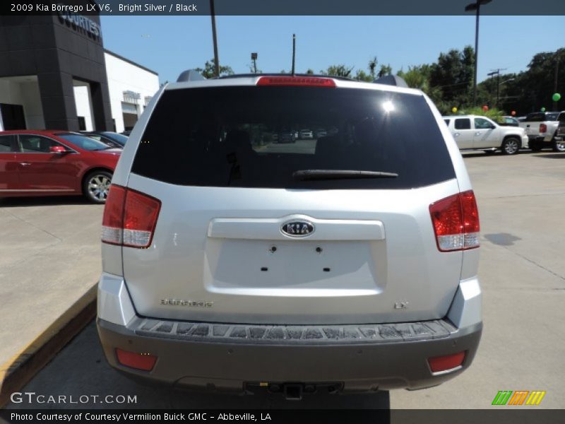 Bright Silver / Black 2009 Kia Borrego LX V6