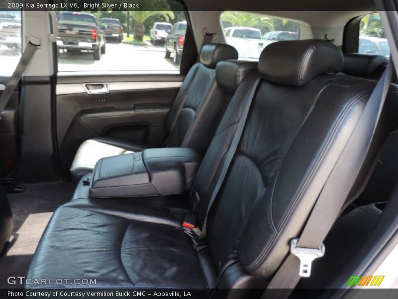 Bright Silver / Black 2009 Kia Borrego LX V6