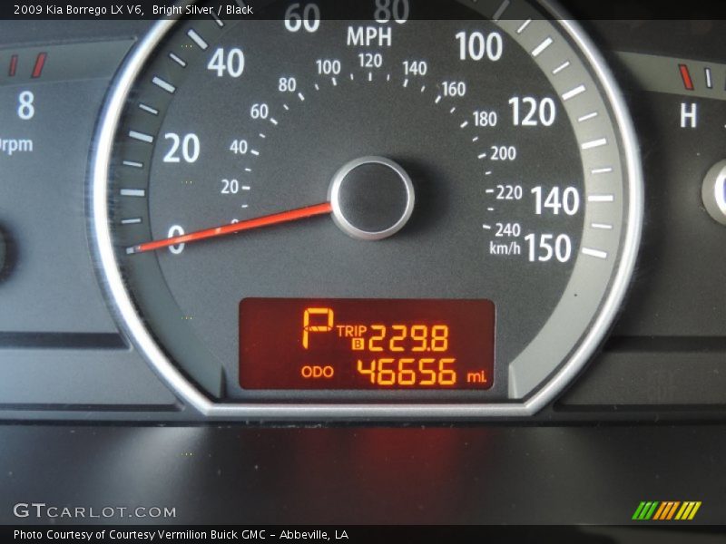 Bright Silver / Black 2009 Kia Borrego LX V6