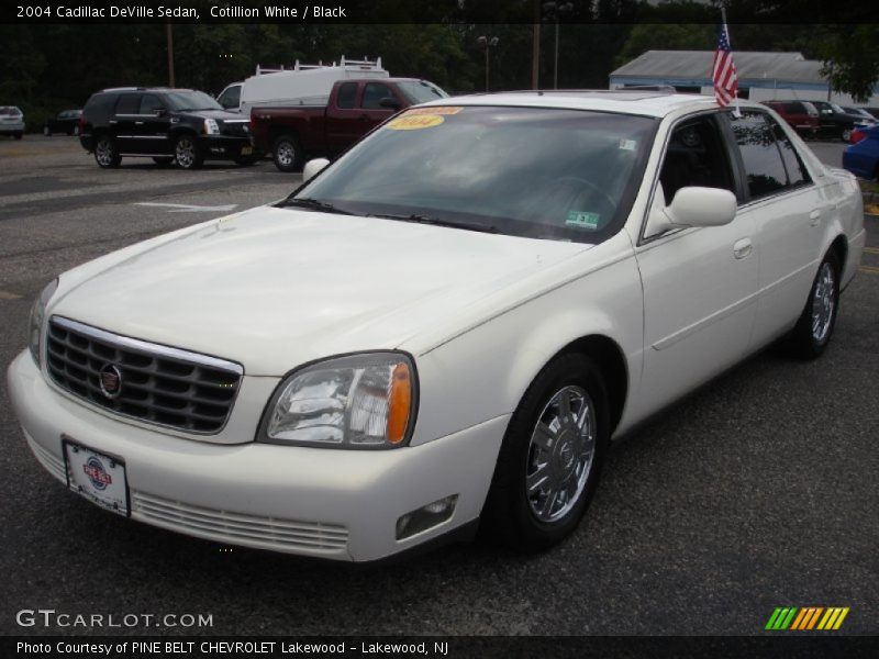 Cotillion White / Black 2004 Cadillac DeVille Sedan