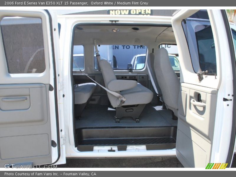 Oxford White / Medium Flint Grey 2006 Ford E Series Van E350 XLT 15 Passenger