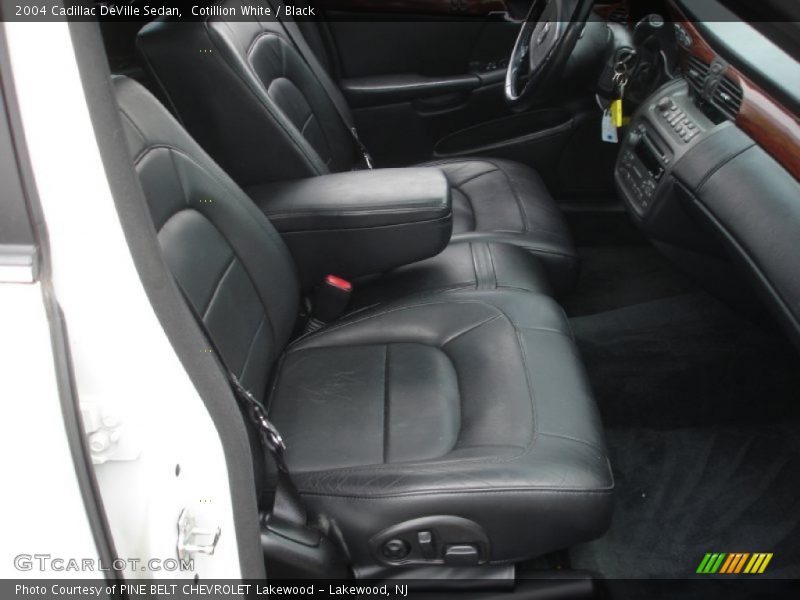 Cotillion White / Black 2004 Cadillac DeVille Sedan