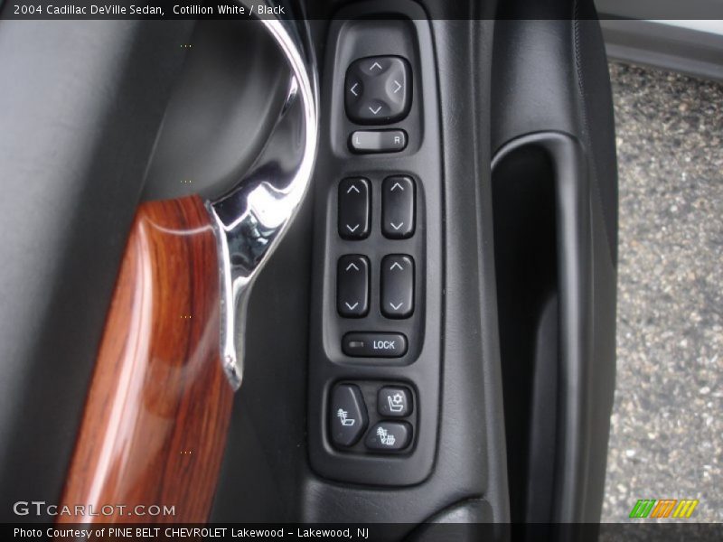 Cotillion White / Black 2004 Cadillac DeVille Sedan