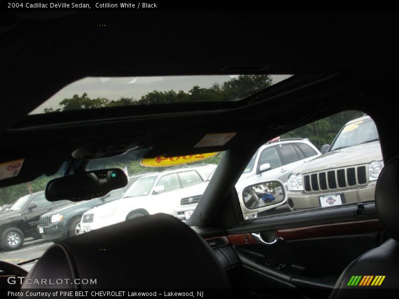 Cotillion White / Black 2004 Cadillac DeVille Sedan